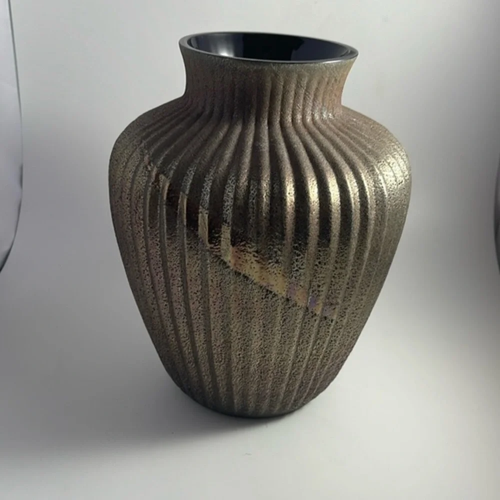 Pottery vase in iridescent bronze